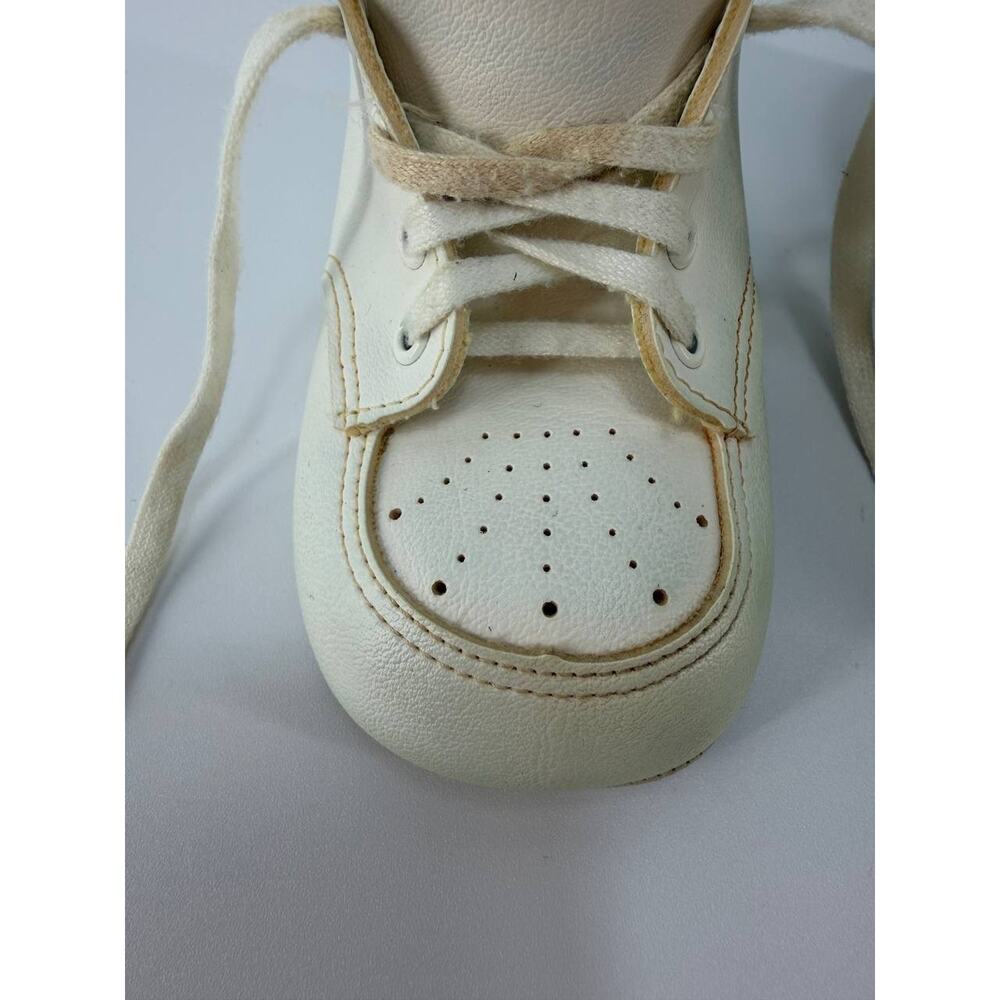 Vintage Baby Shoes White Leather Lace Up Infant Size 2 USA Made - Picture 2 of 11